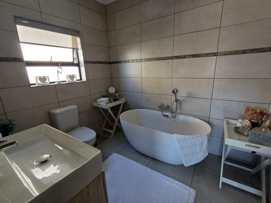 2 Bedroom Property for Sale in Leloko Lifestyle Estate North West